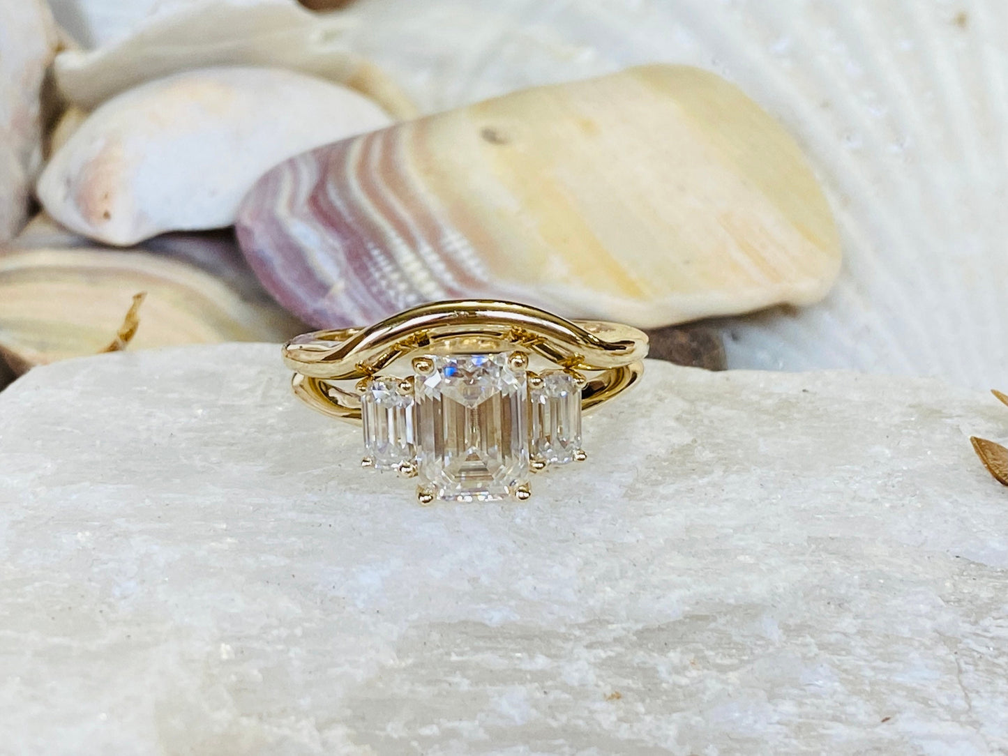2 ct Anillo de Compromiso Tres Piedras Corte Esmeralda