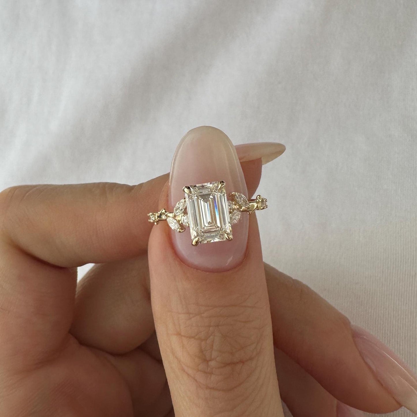 Serbal — Anillo de Compromiso Diamante de Laboratorio Esmeralda 2 ct Oro 14K