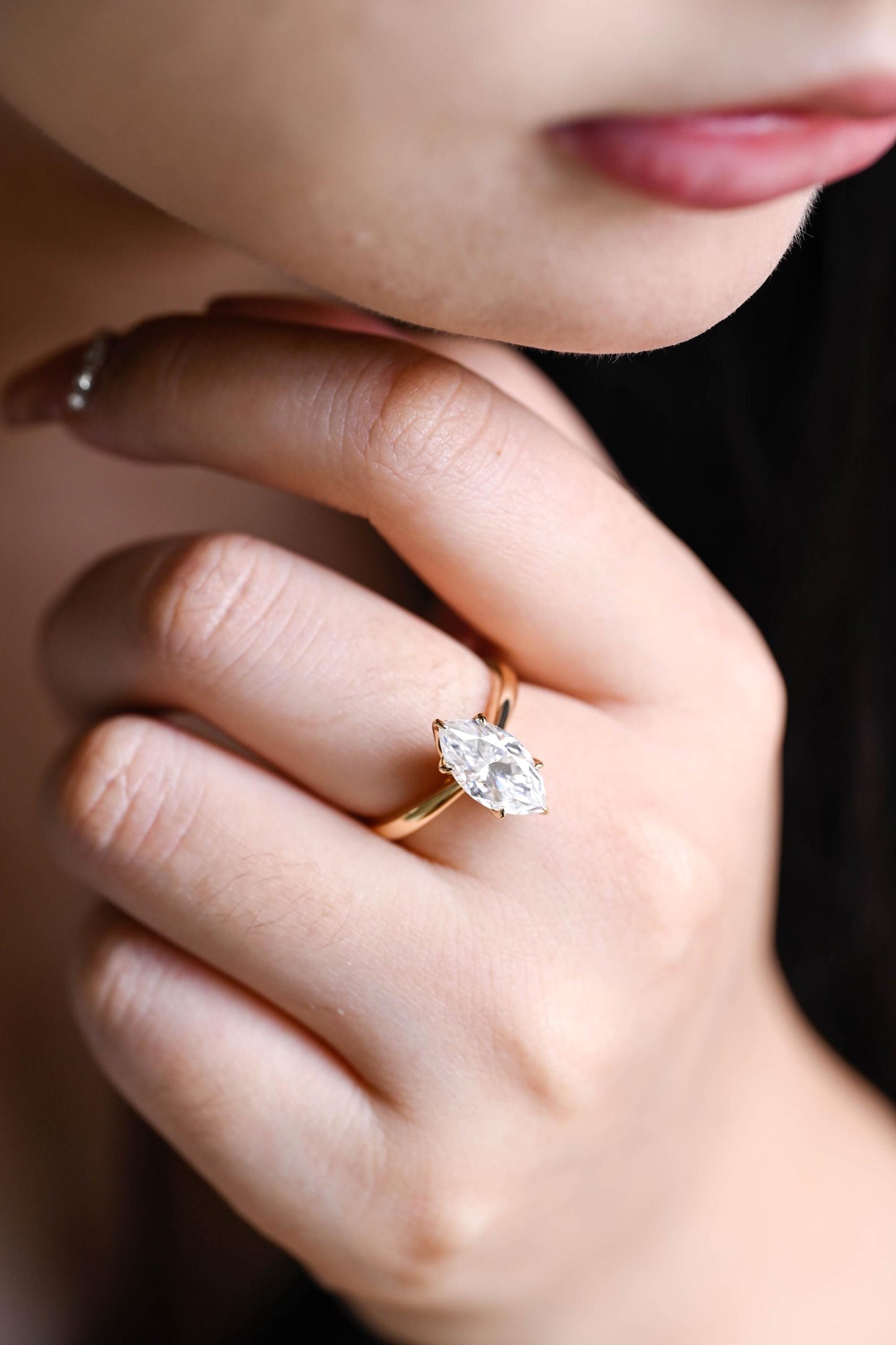 2.5 ct · Anillo de Compromiso Tulipán Corte Marquise con Montura Catedral