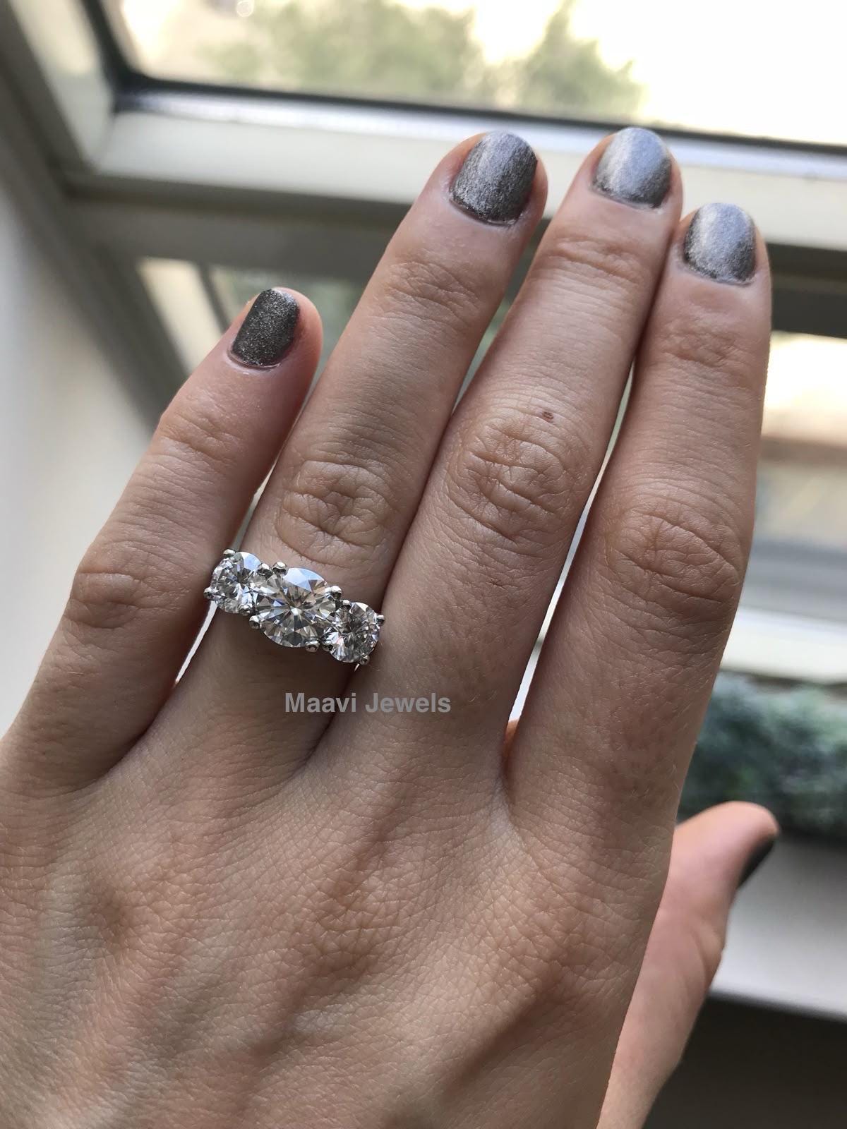 2 ct total Anillo de Compromiso Tres Piedras Corte Brillante Redondo
