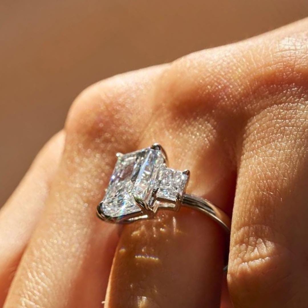2 ct Anillo de Compromiso Tres Piedras Corte Radiante