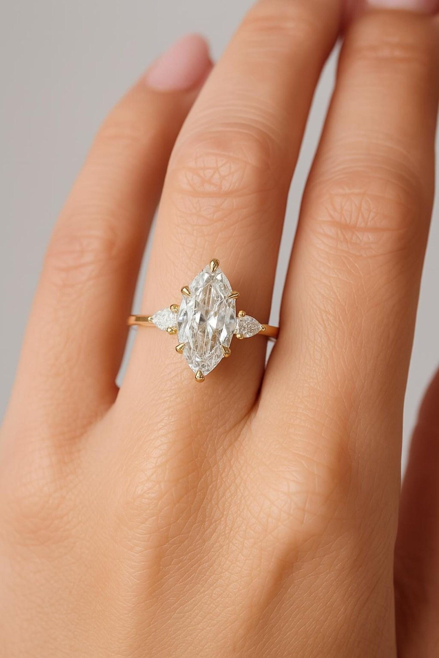 3 ct Anillo de Compromiso de Tres Piedras Corte Marquise con Peras Laterales