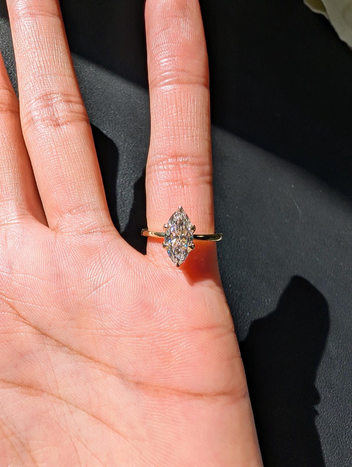 1 ct · Anillo de Compromiso Corte Marquise con Diamante Lab-Grown · Montura Tulipán de 6 Garras