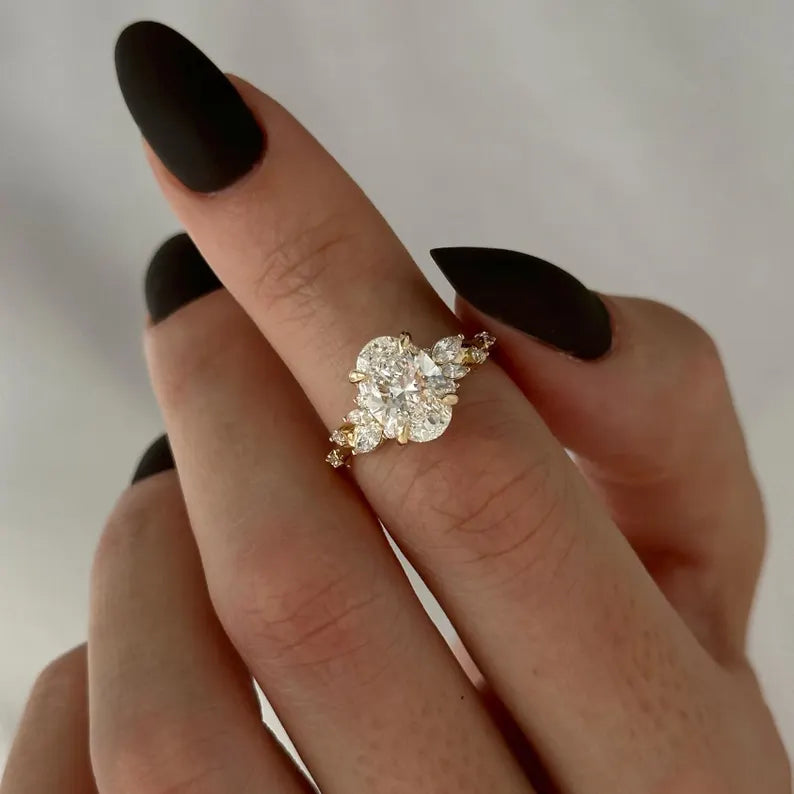Mariposa-Anillo de Compromiso 2 ct Oval Oro 14k