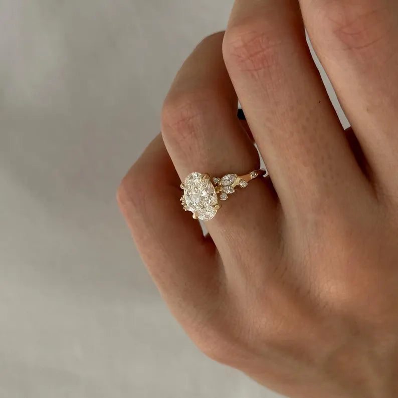 Mariposa-Anillo de Compromiso 2 ct Oval Oro 14k