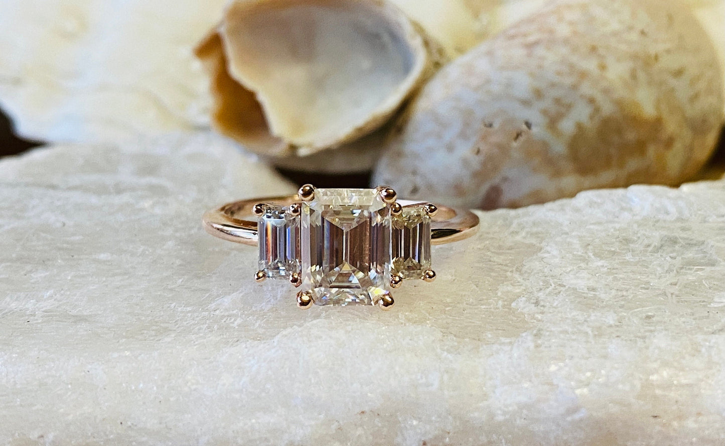 2 ct Anillo de Compromiso Tres Piedras Corte Esmeralda