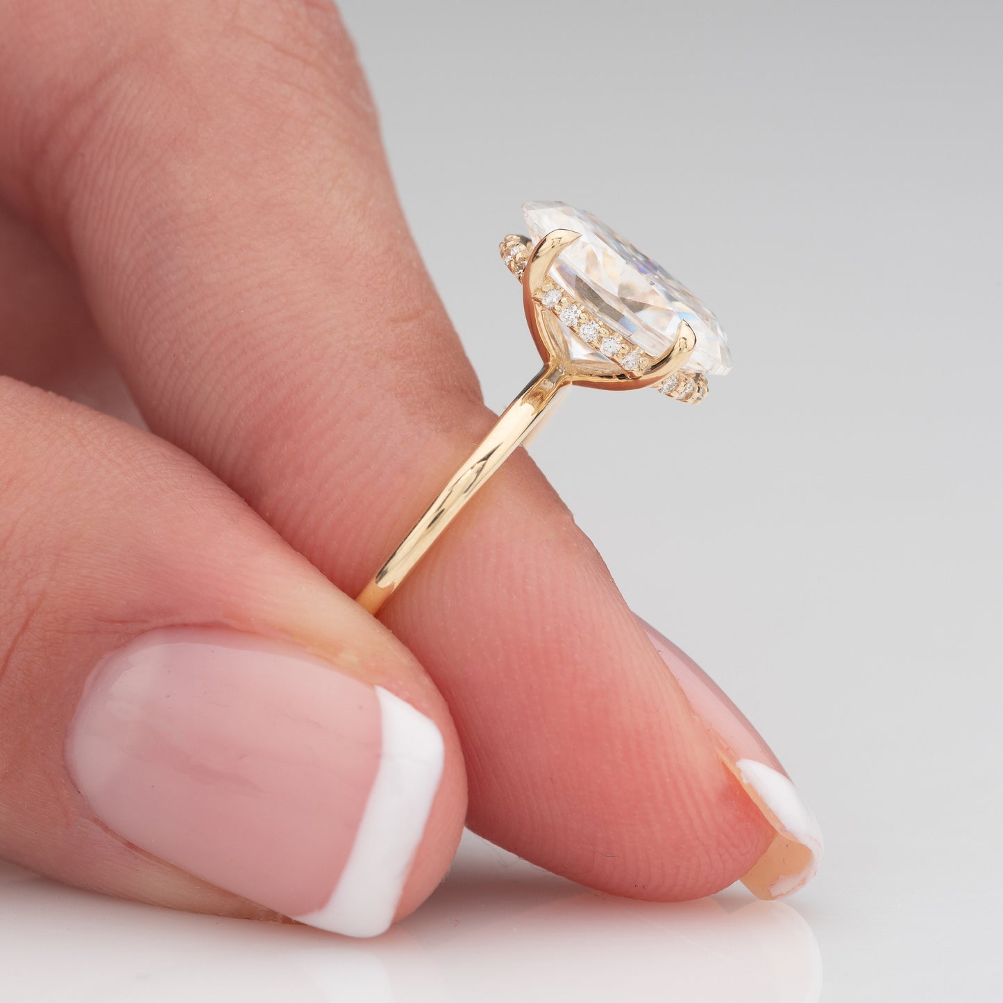 3 ct · Anillo de Compromiso Solitario Corte Ovalado con Halo Oculto