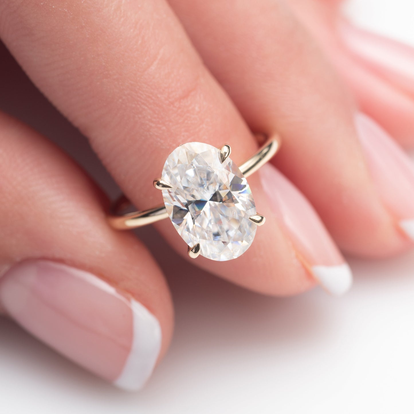 3 ct · Anillo de Compromiso Solitario Corte Ovalado con Halo Oculto