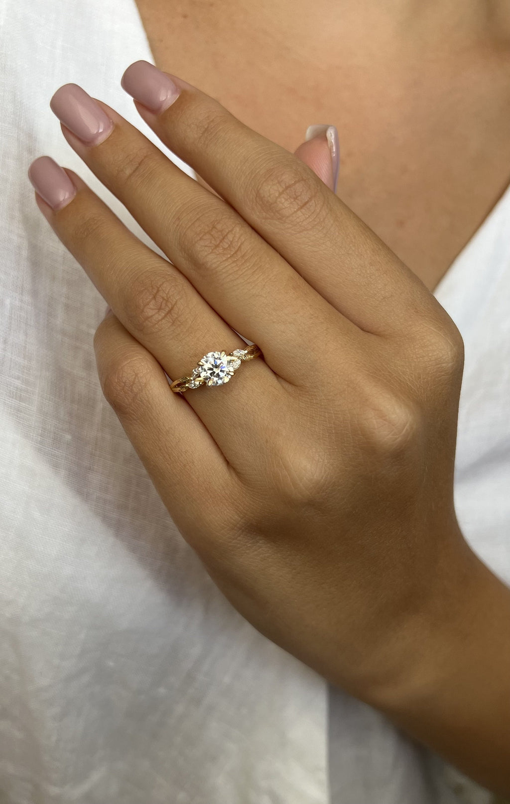 Clarisa Anillo de compromiso inspirado en la naturaleza con diamante de laboratorio de 1 quilate