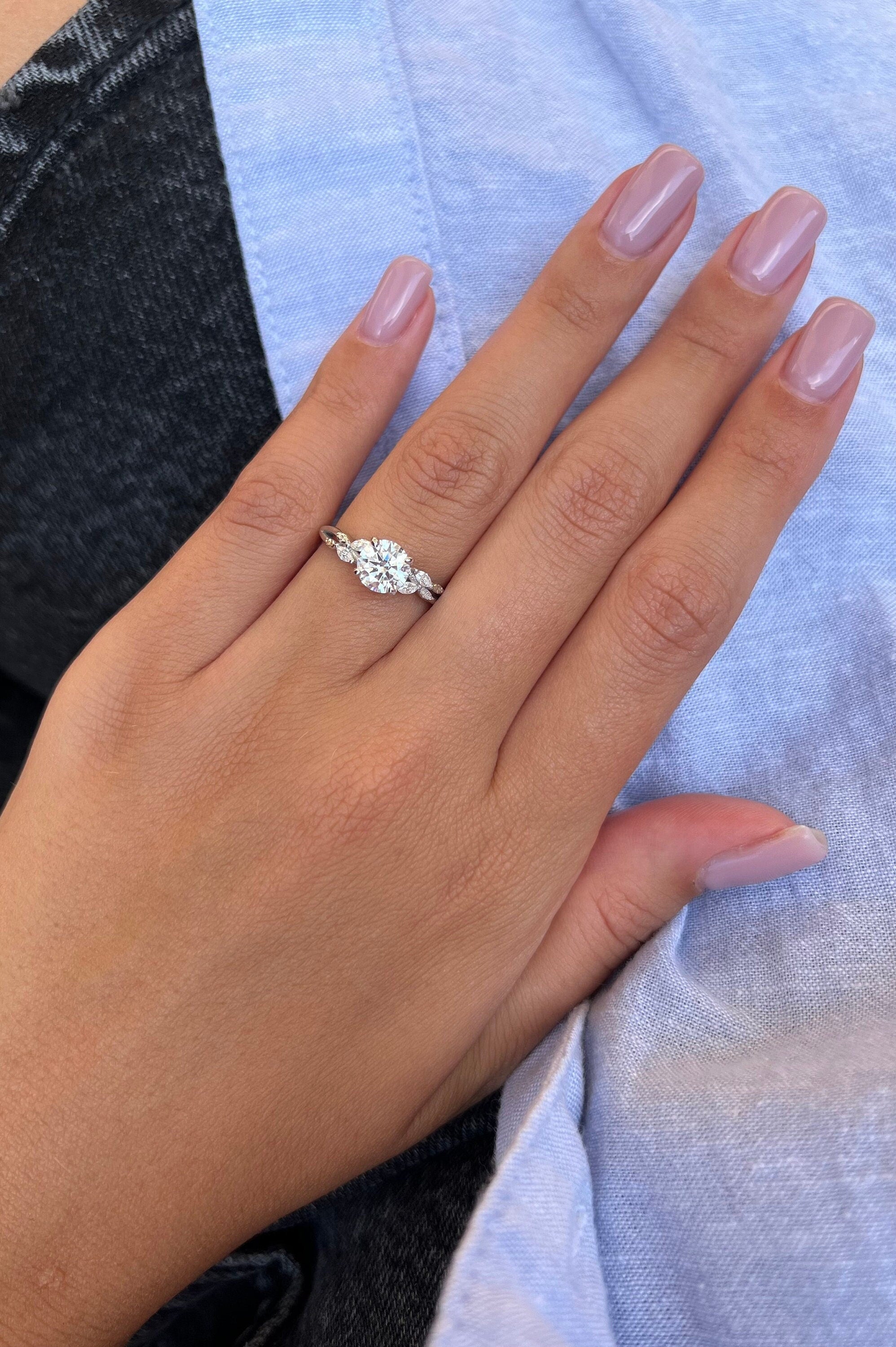 Clarisa Anillo de compromiso inspirado en la naturaleza con diamante de laboratorio de 1 quilate