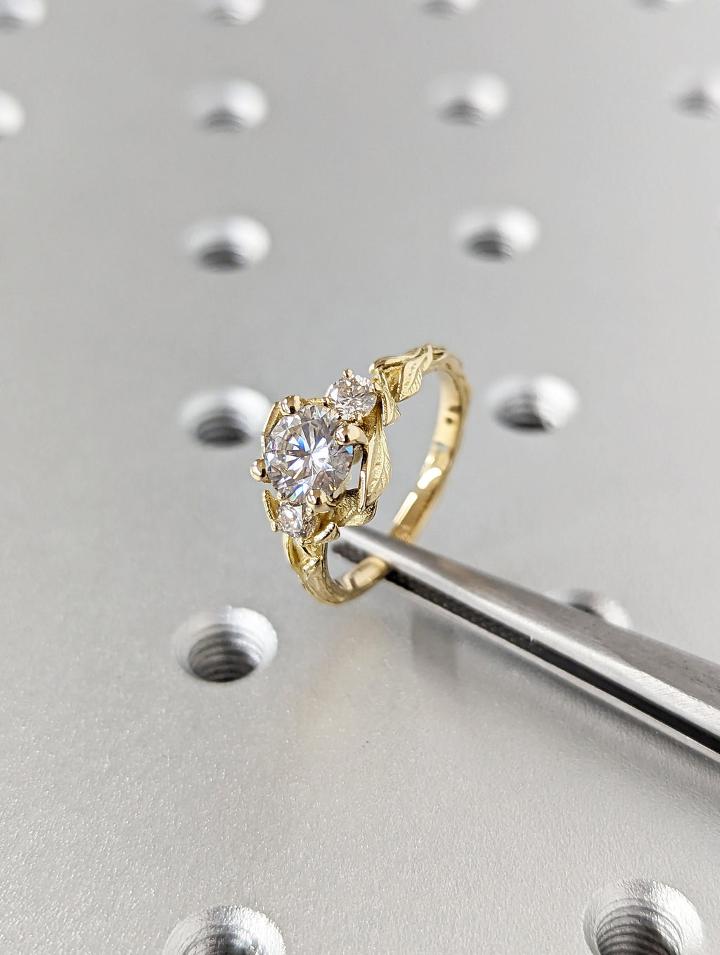 Nausicaa Anillo de Compromiso Rama  y Hojas Diamante de Laboratorio redondo 1 Ct