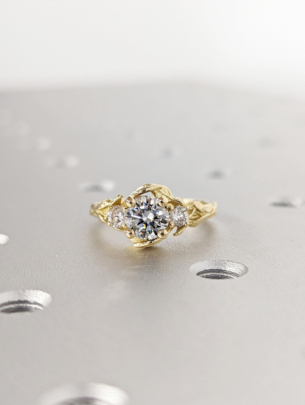 Nausicaa Anillo de Compromiso Rama  y Hojas Diamante de Laboratorio redondo 1 Ct