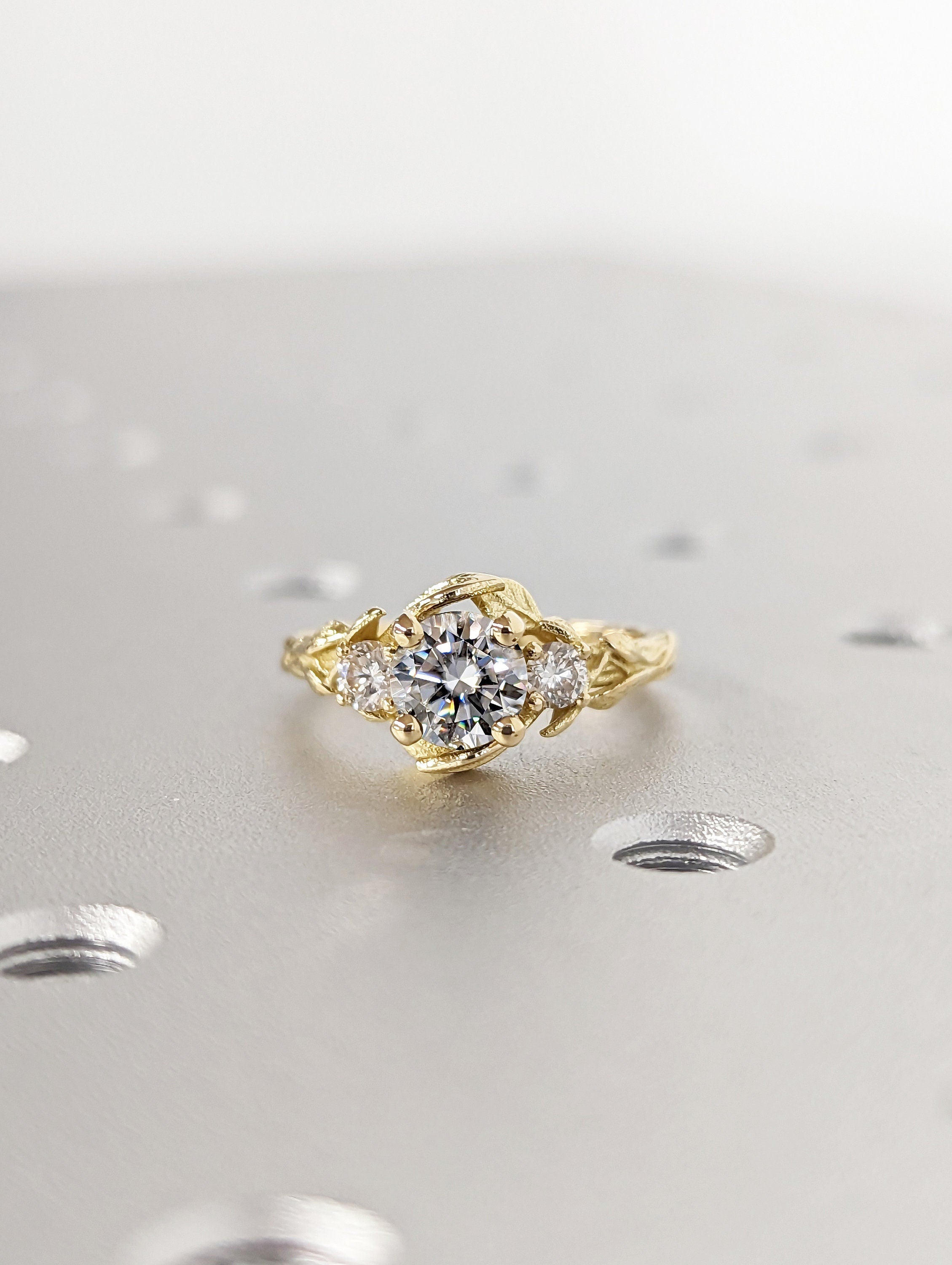 Nausicaa Anillo de Compromiso Rama  y Hojas Diamante de Laboratorio redondo 1 Ct