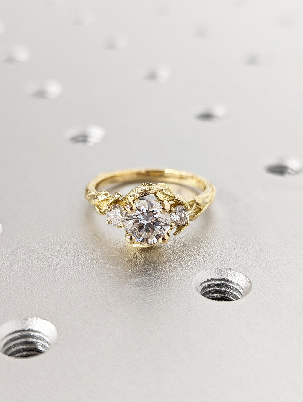 Nausicaa Anillo de Compromiso Rama  y Hojas Diamante de Laboratorio redondo 1 Ct