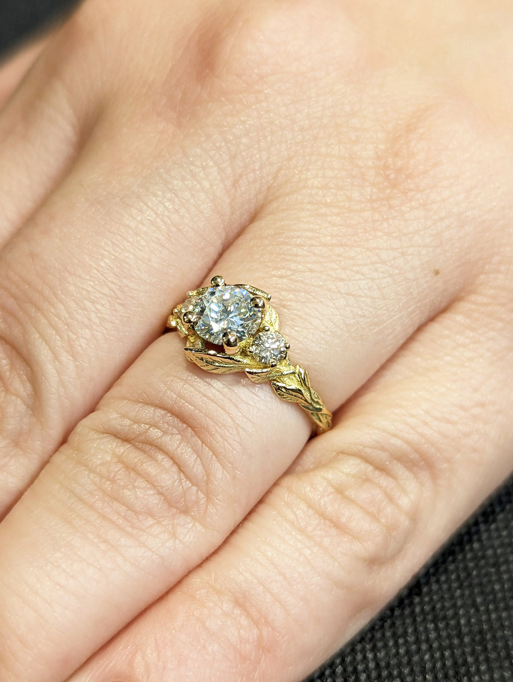 Nausicaa Anillo de Compromiso Rama  y Hojas Diamante de Laboratorio redondo 1 Ct