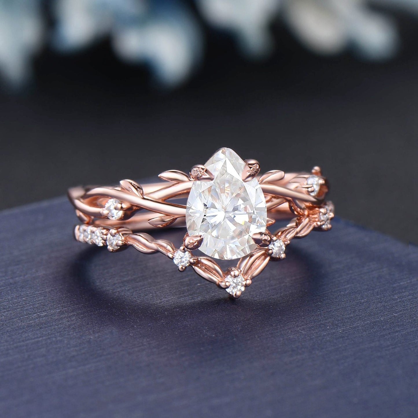 Clavel — Set Nupcial Diamante de Laboratorio Pera 1.25 ct Oro 14K