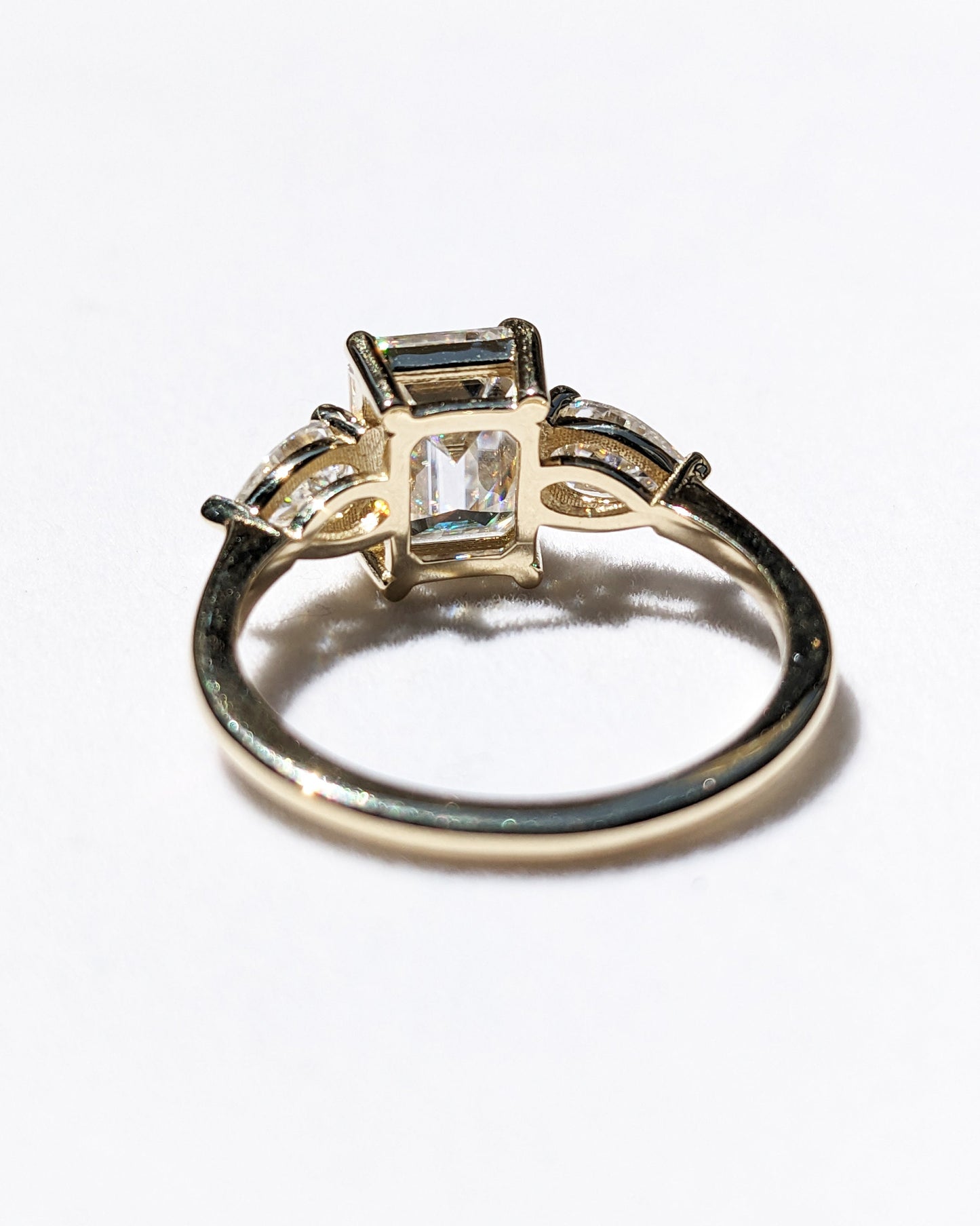 2.5 ct Anillo de Compromiso Tres Piedras Corte Esmeralda con Laterales Pera