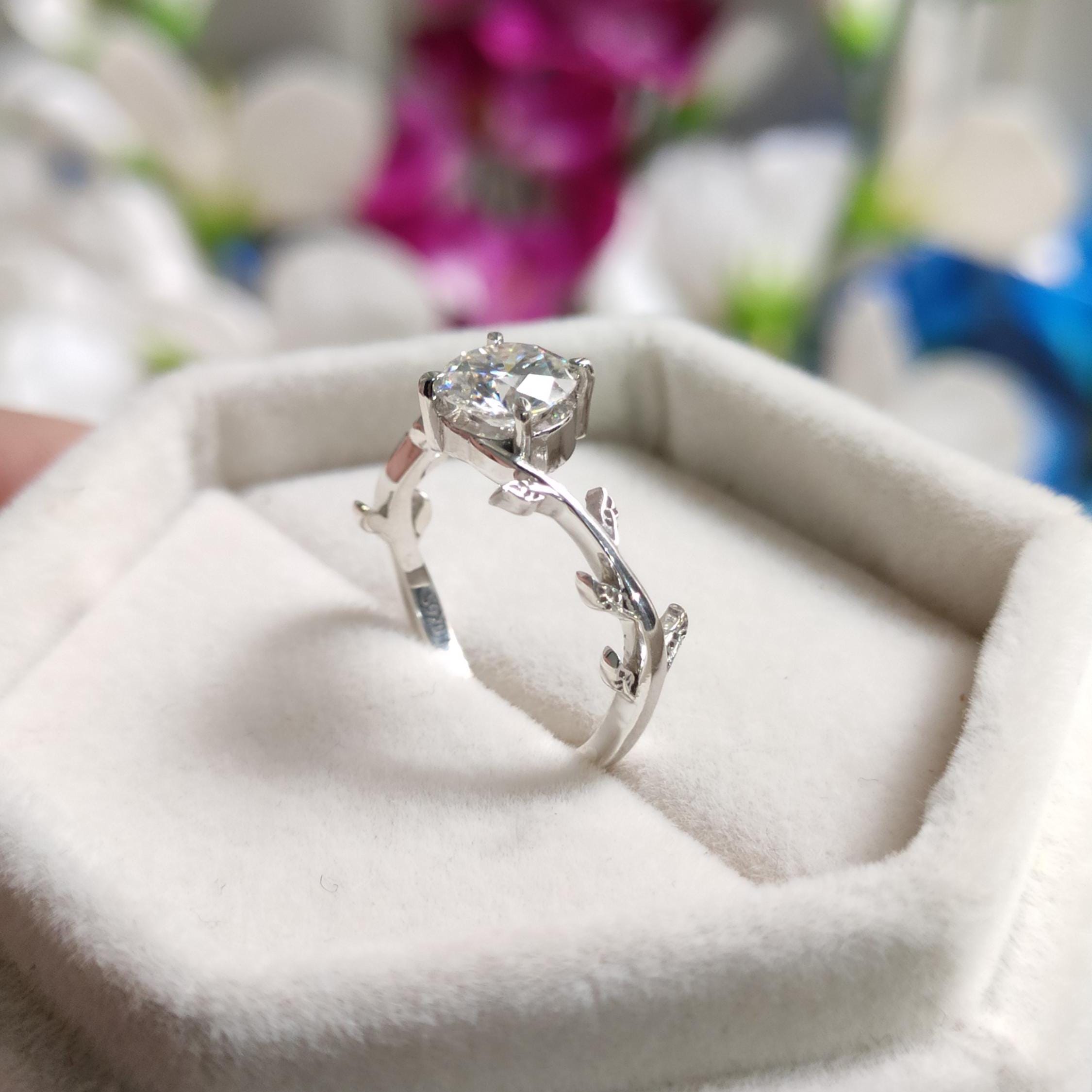 Cassia Anillo de Compromiso  Banda de Hojas Diamante Laboratorio 1 Quilate