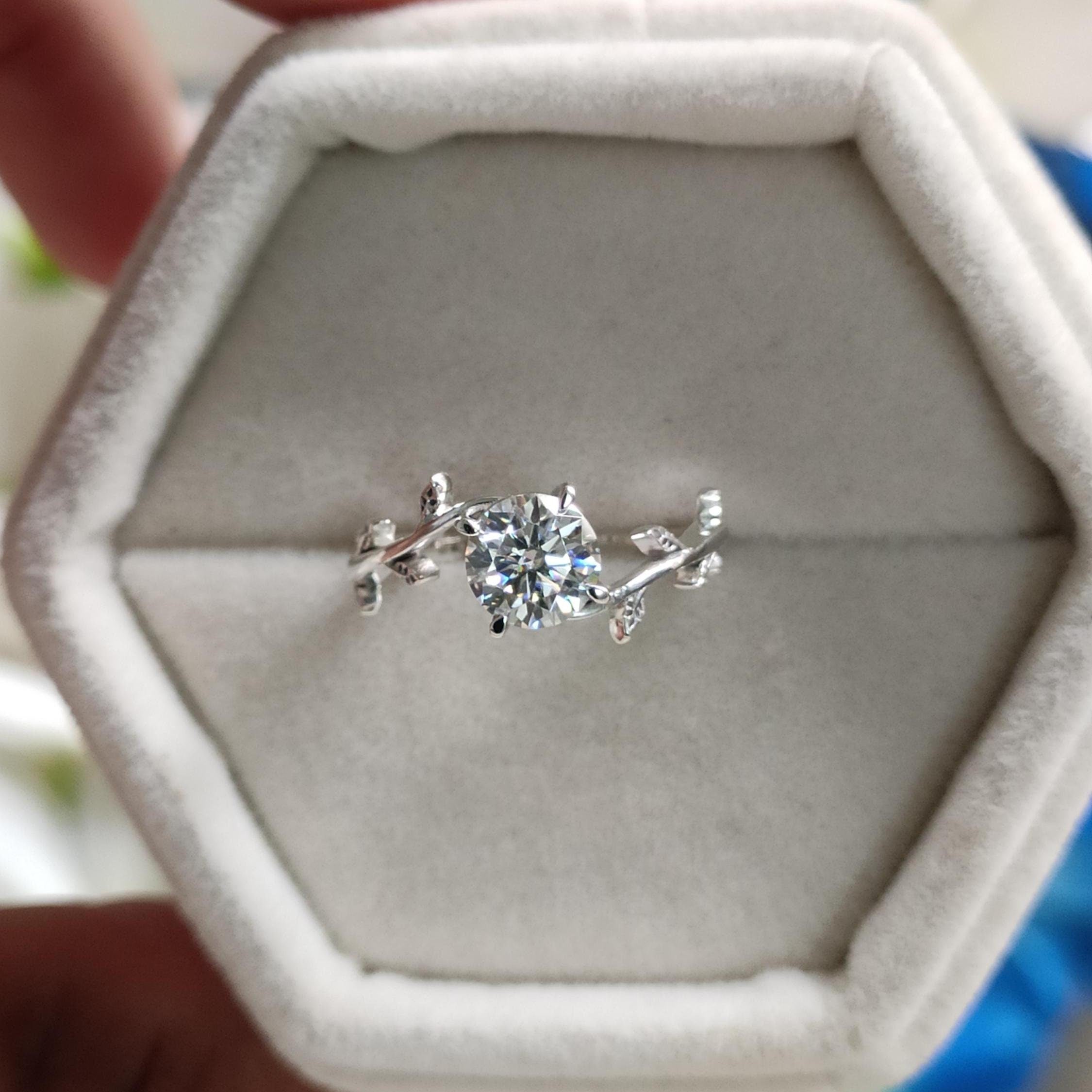 Cassia Anillo de Compromiso  Banda de Hojas Diamante Laboratorio 1 Quilate