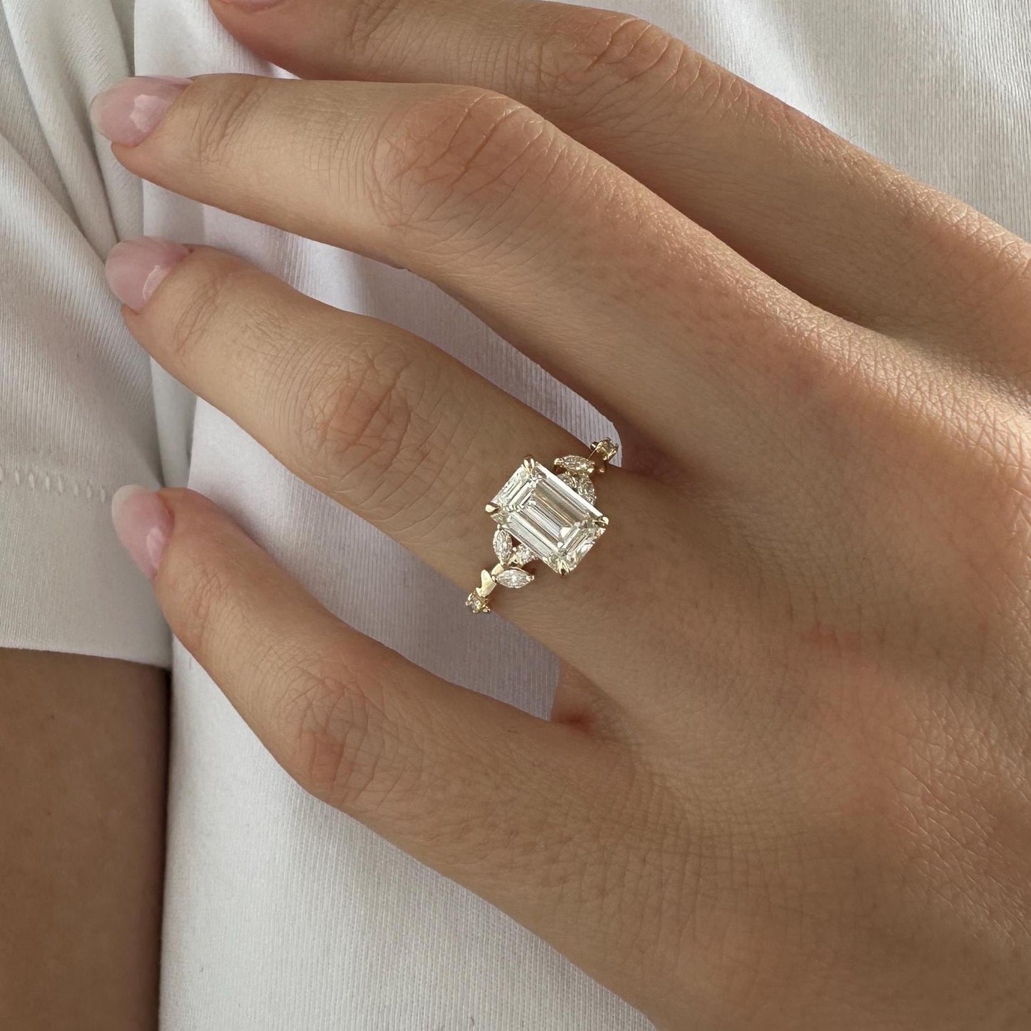 Serbal — Anillo de Compromiso Diamante de Laboratorio Esmeralda 2 ct Oro 14K