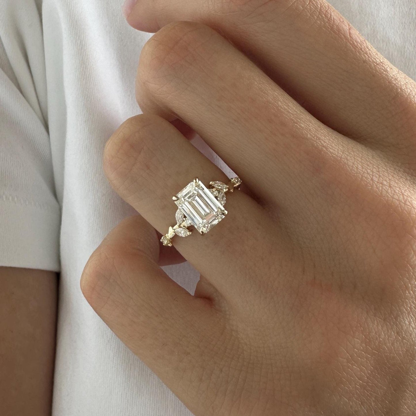Serbal — Anillo de Compromiso Diamante de Laboratorio Esmeralda 2 ct Oro 14K