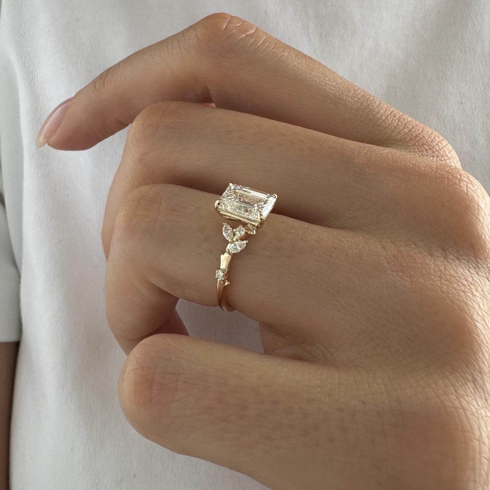 Seraphina Anillo de Compromiso Naturaleza con Diamante de Laboratorio Corte Esmeralda 2 Quilates en Oro de 14K