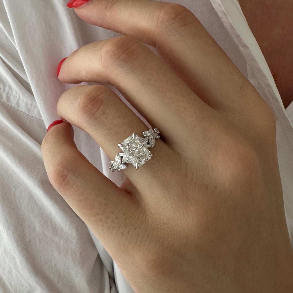 Aeris Anillo de Compromiso Inspirado en la Naturaleza  Diamante de Laboratorio Corte Radiante de 2 CT