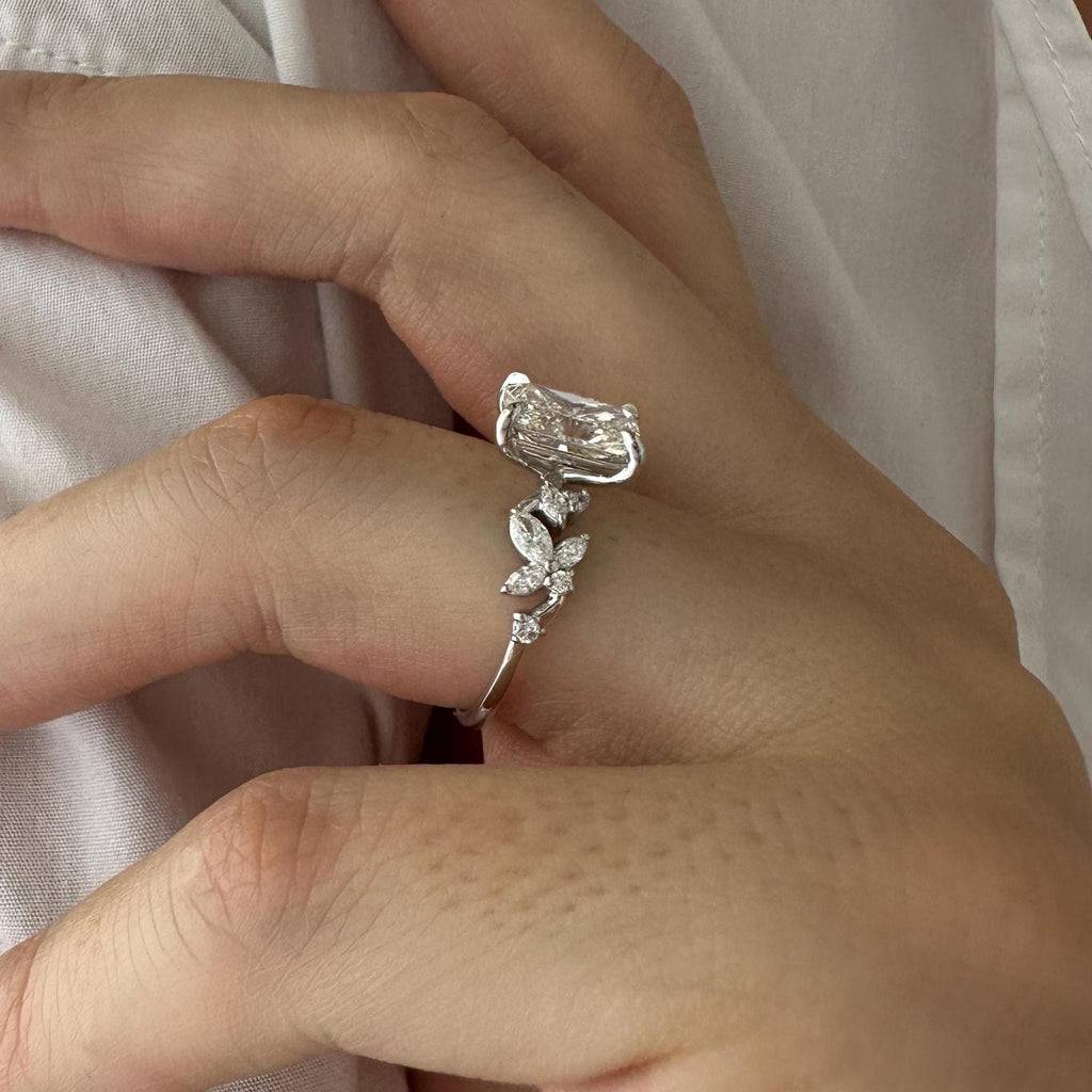 Aeris Anillo de Compromiso Inspirado en la Naturaleza  Diamante de Laboratorio Corte Radiante de 2 CT