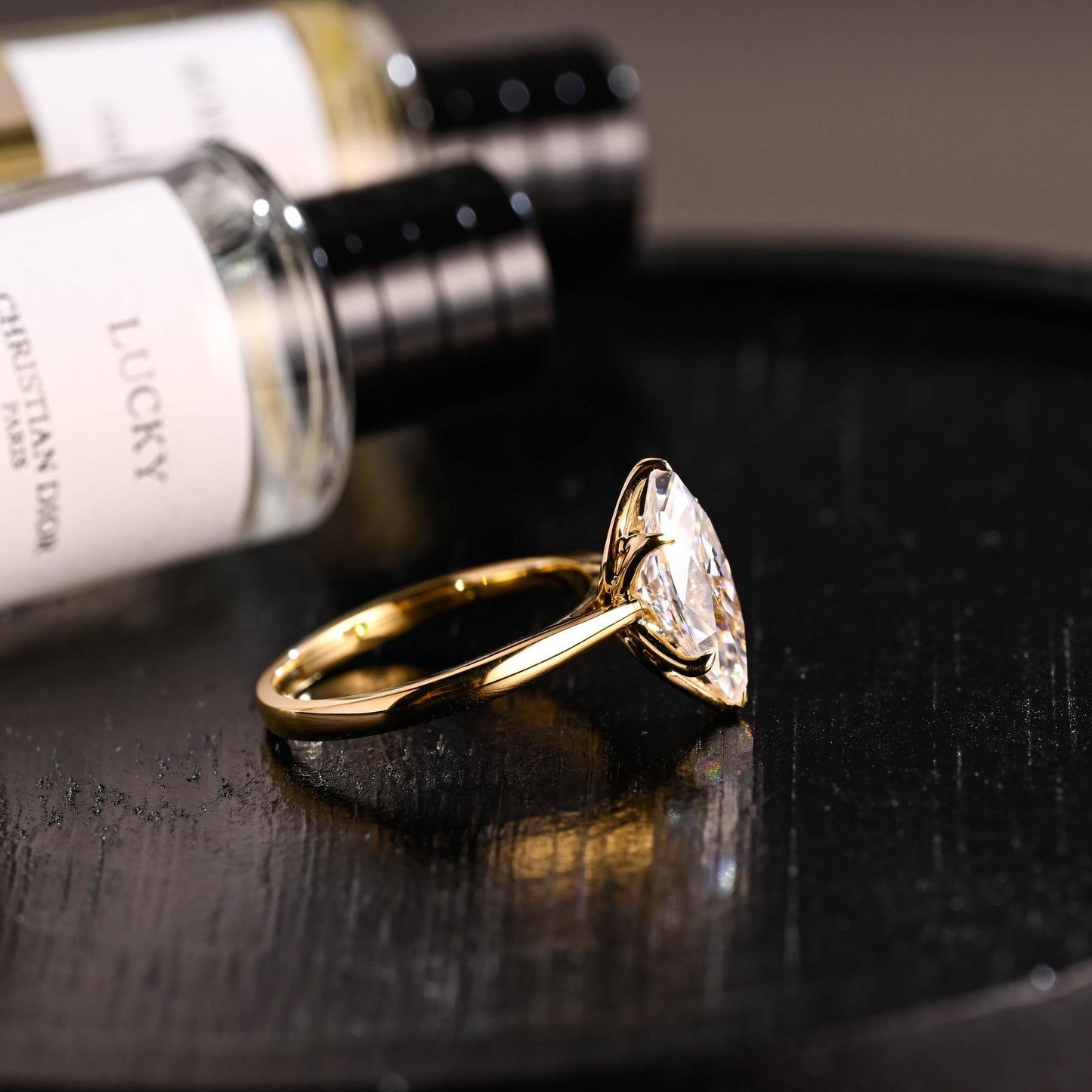 2.5 ct · Anillo de Compromiso Tulipán Corte Marquise con Montura Catedral