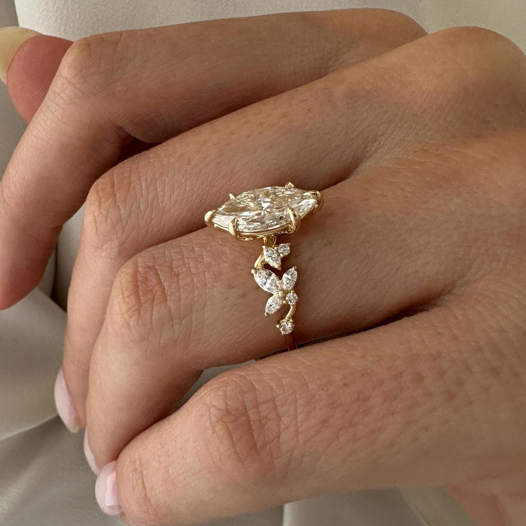 Magia del Bosque Anillo de Compromiso Inspirado en la Naturaleza con Diamante Lab  2 Quilates en Corte Marquise