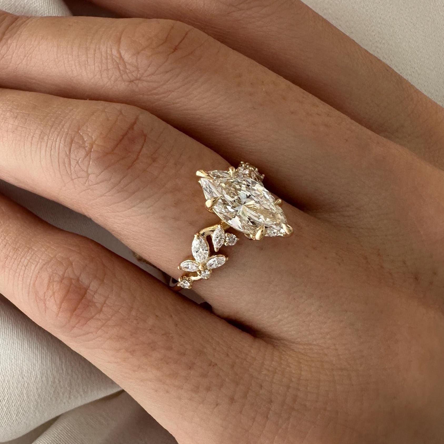 Magia del Bosque Anillo de Compromiso Inspirado en la Naturaleza con Diamante Lab  2 Quilates en Corte Marquise