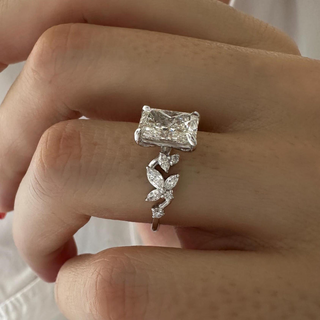 Aeris Anillo de Compromiso Inspirado en la Naturaleza  Diamante de Laboratorio Corte Radiante de 2 CT