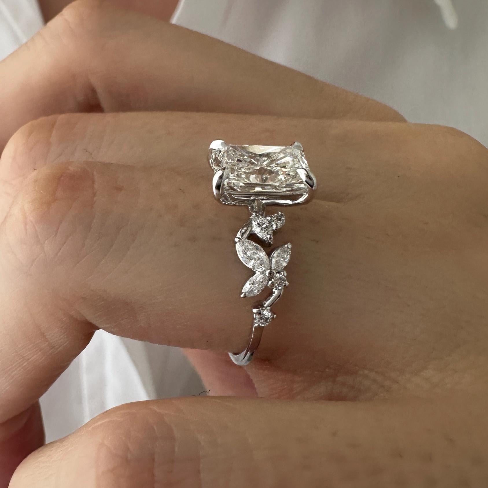 Aeris Anillo de Compromiso Inspirado en la Naturaleza  Diamante de Laboratorio Corte Radiante de 2 CT