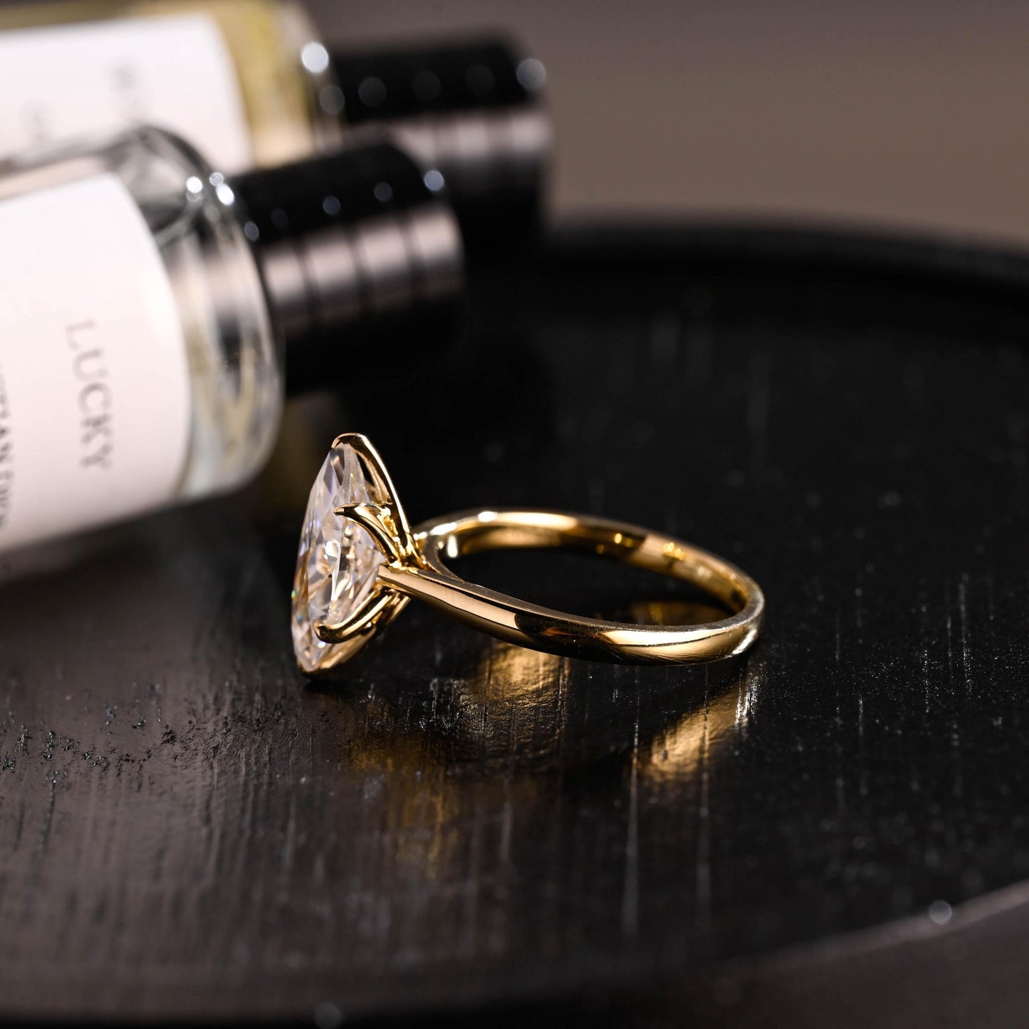 2.5 ct · Anillo de Compromiso Tulipán Corte Marquise con Montura Catedral