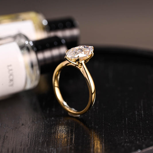 2.5 ct · Anillo de Compromiso Tulipán Corte Marquise con Montura Catedral