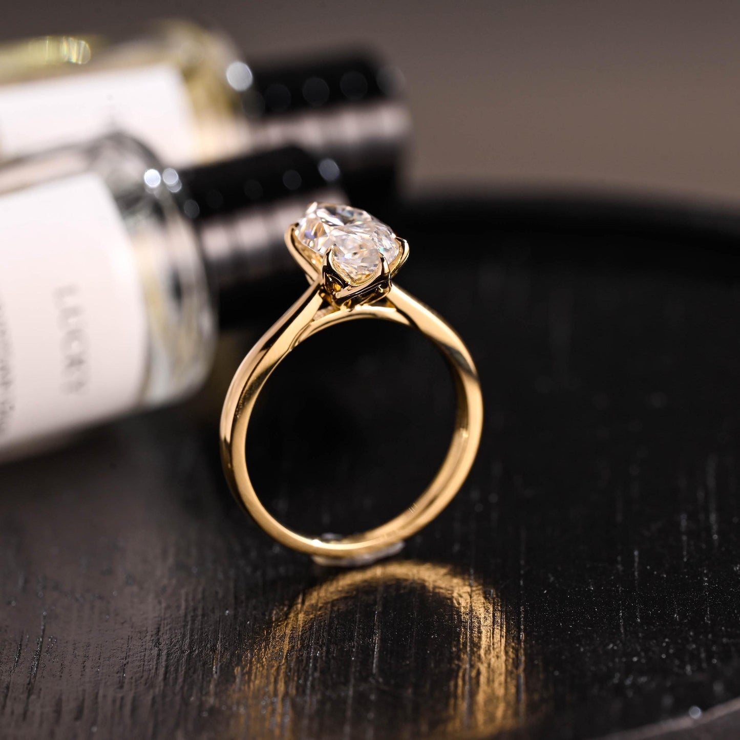 2.5 ct · Anillo de Compromiso Tulipán Corte Marquise con Montura Catedral