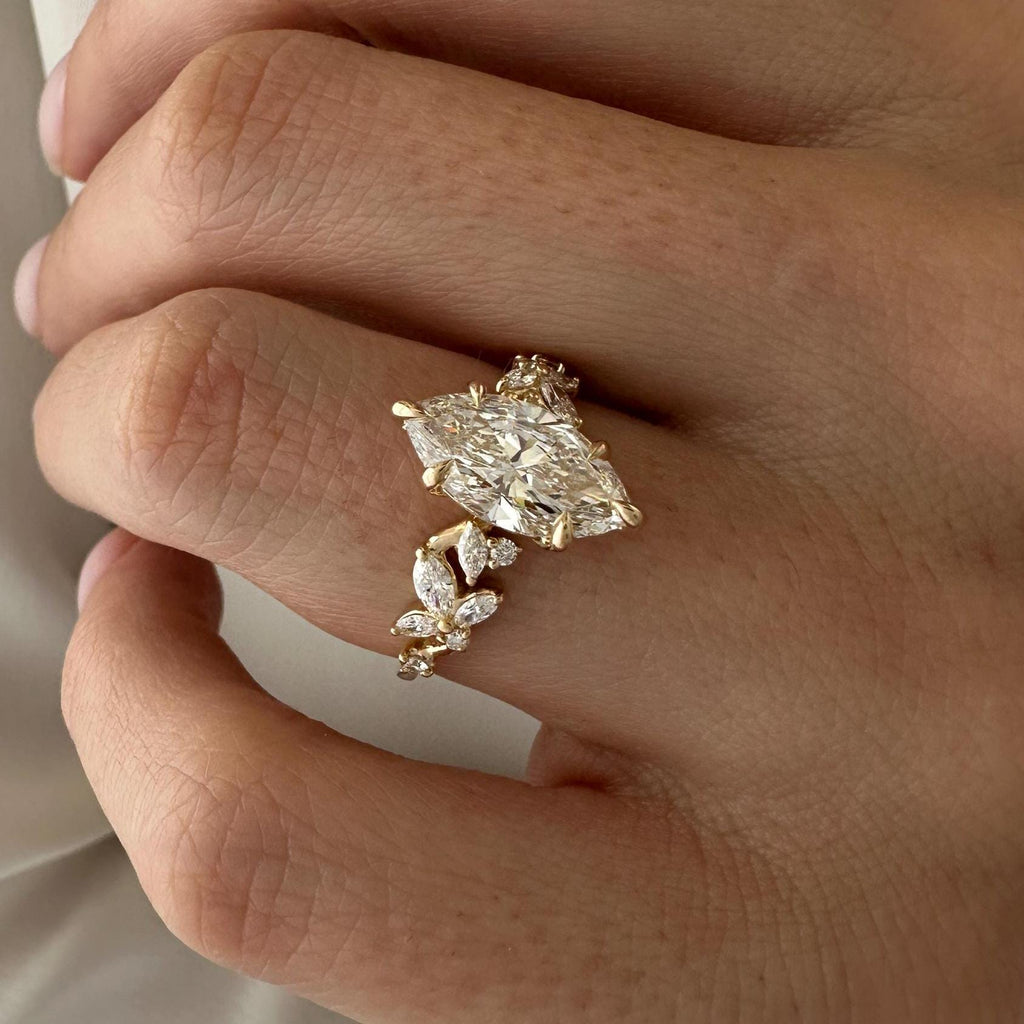 Magia del Bosque Anillo de Compromiso Inspirado en la Naturaleza con Diamante Lab  2 Quilates en Corte Marquise