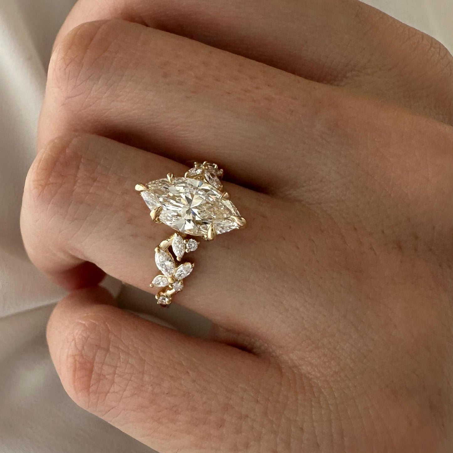 Bromelia — Anillo de Compromiso Diamante de Laboratorio Marquise 2 ct Oro 14K