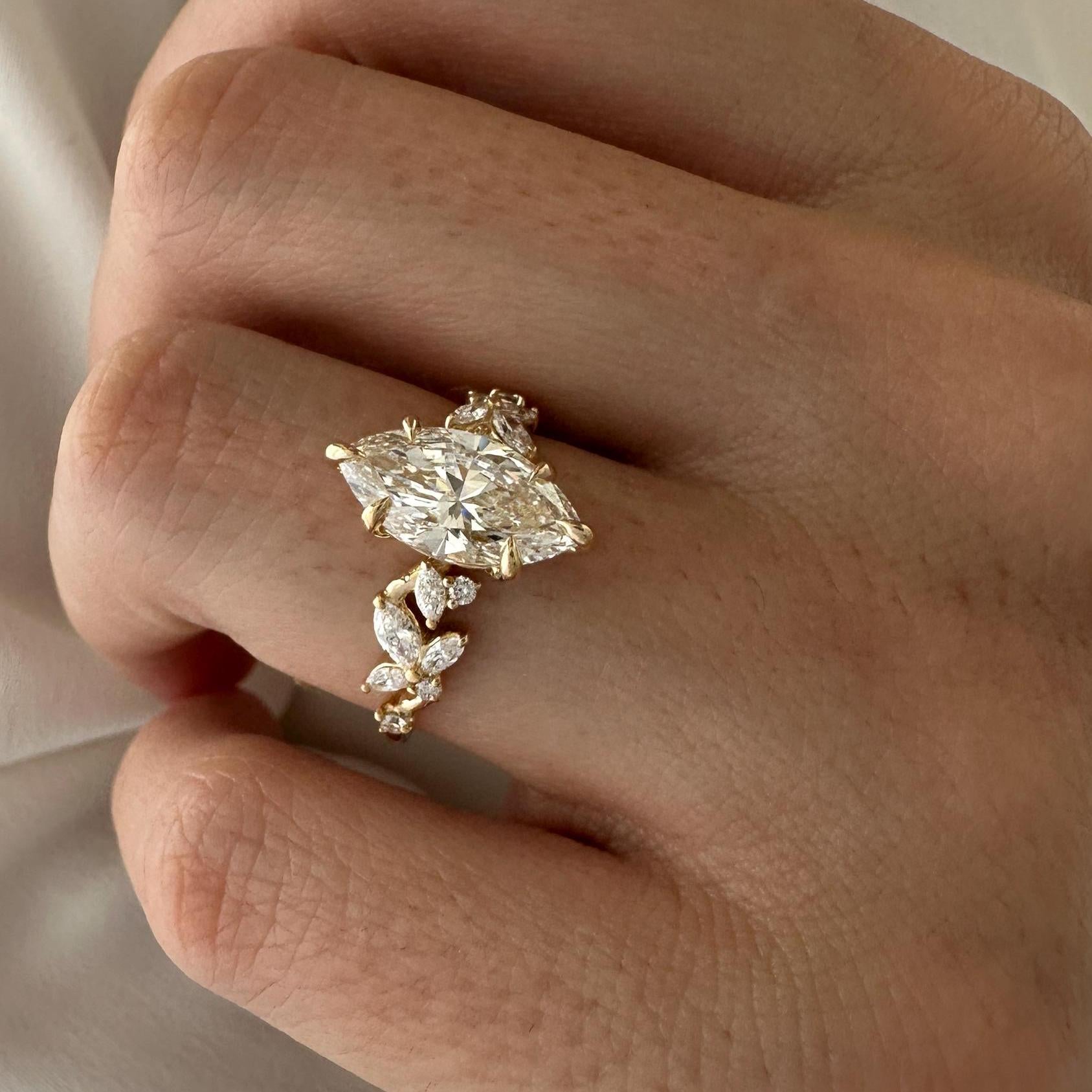 Magia del Bosque Anillo de Compromiso Inspirado en la Naturaleza con Diamante Lab  2 Quilates en Corte Marquise