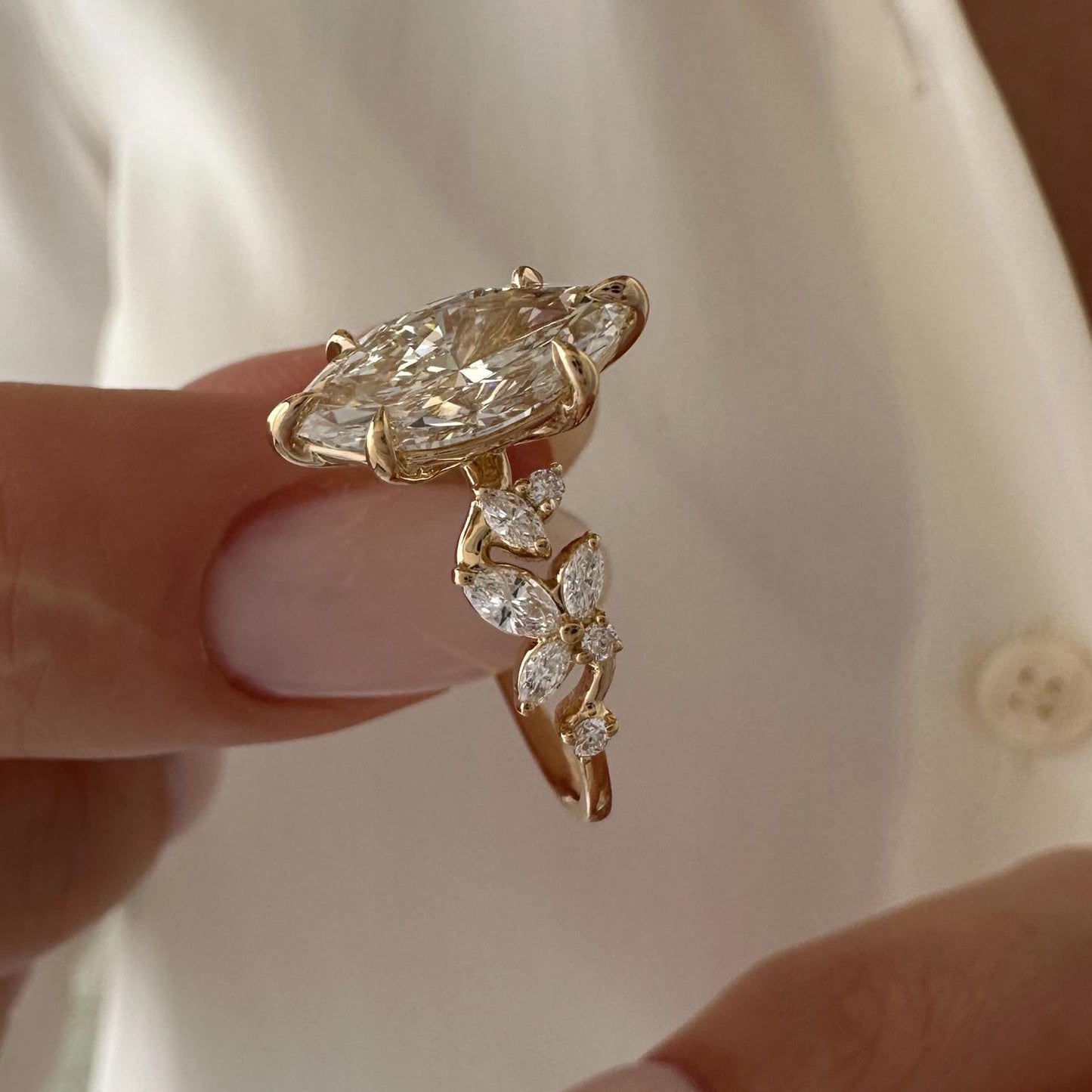 Bromelia — Anillo de Compromiso Diamante de Laboratorio Marquise 2 ct Oro 14K