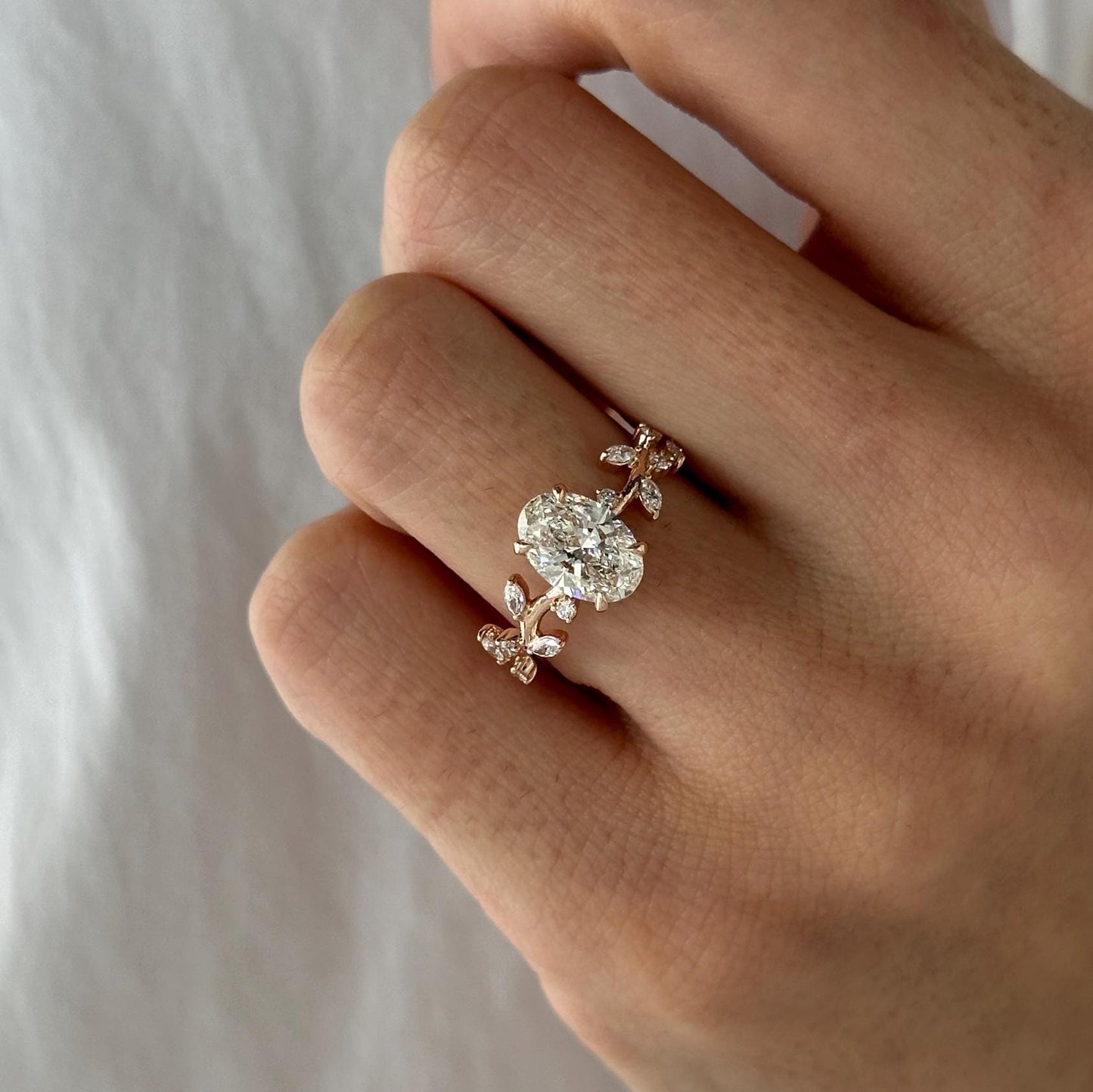 Erica — Anillo de Compromiso Diamante de Laboratorio Oval 1.5 ct Oro 14K