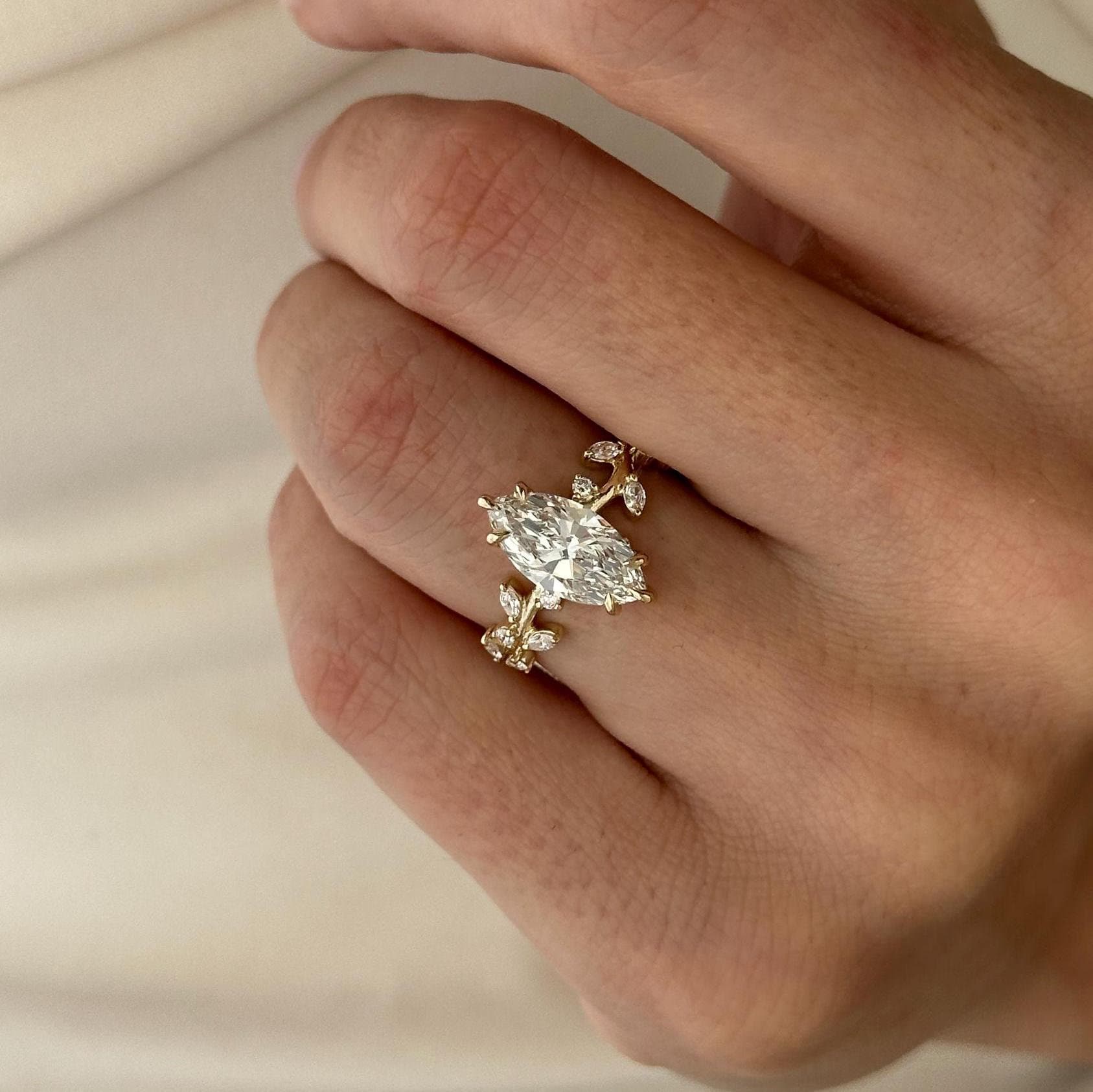 Trinity Anillo de Compromiso Inspirado en la Naturaleza Diamante lab Corte Marquise 2 Quilates