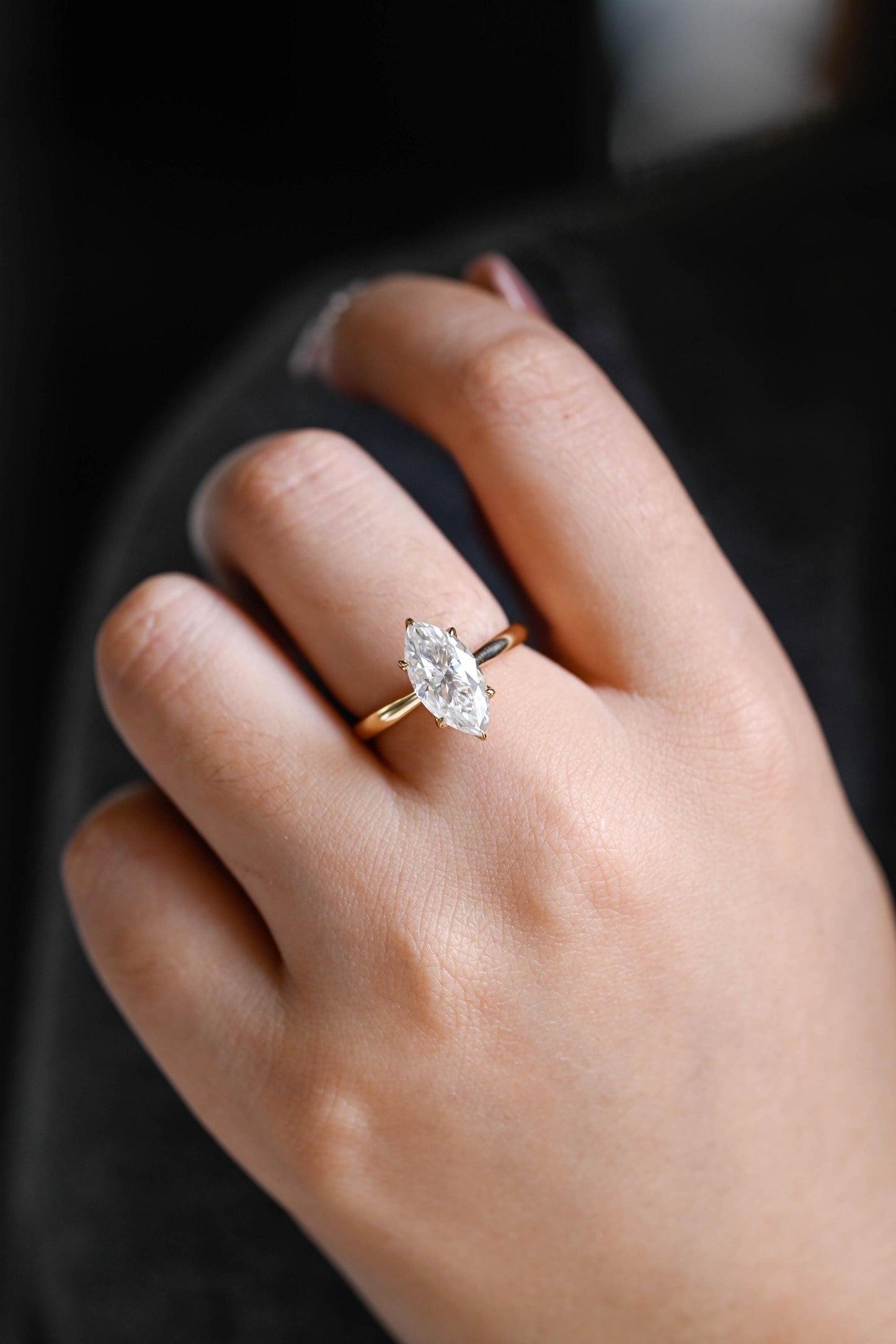 2.5 ct · Anillo de Compromiso Tulipán Corte Marquise con Montura Catedral