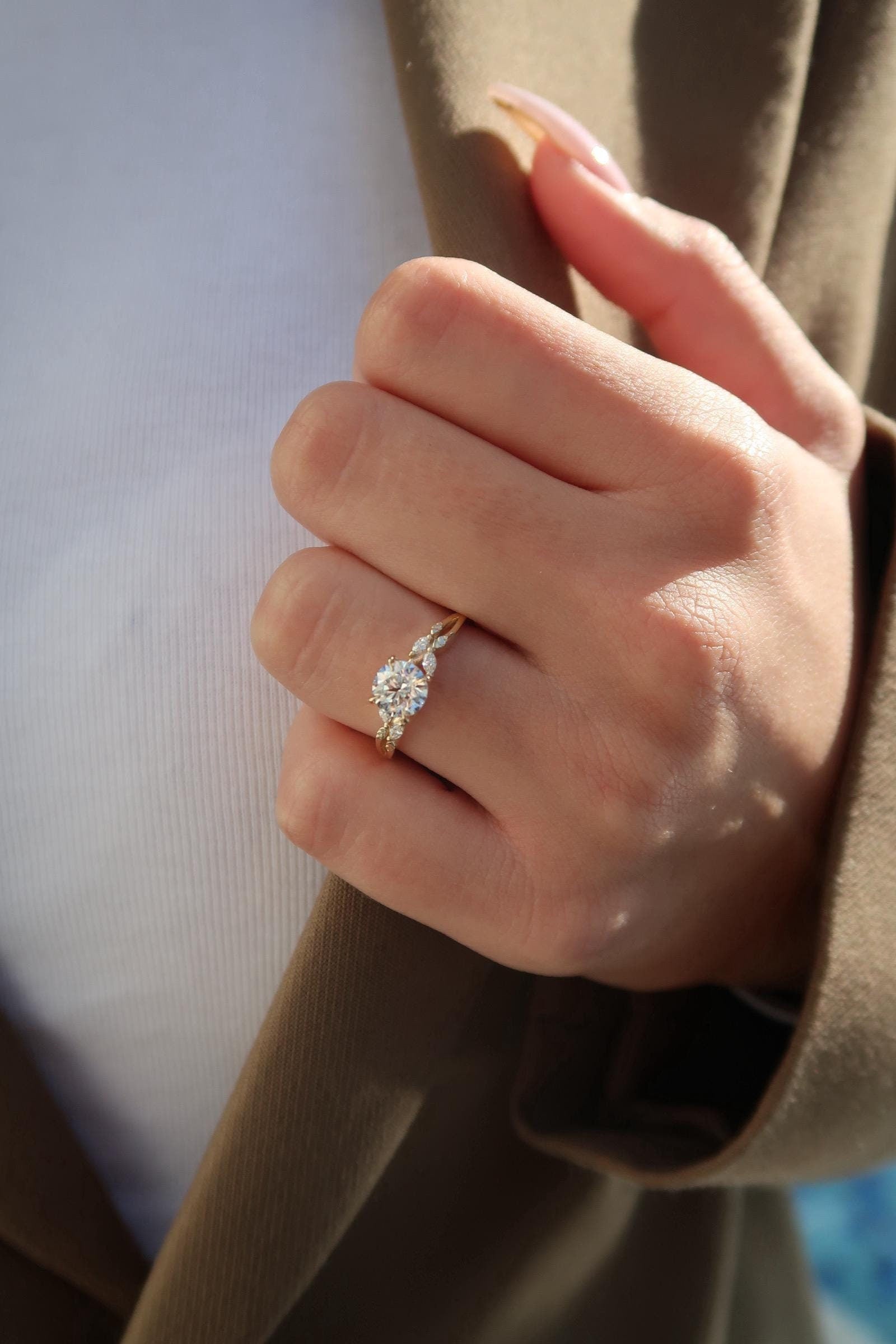 Clarisa Anillo de compromiso inspirado en la naturaleza con diamante de laboratorio de 1 quilate