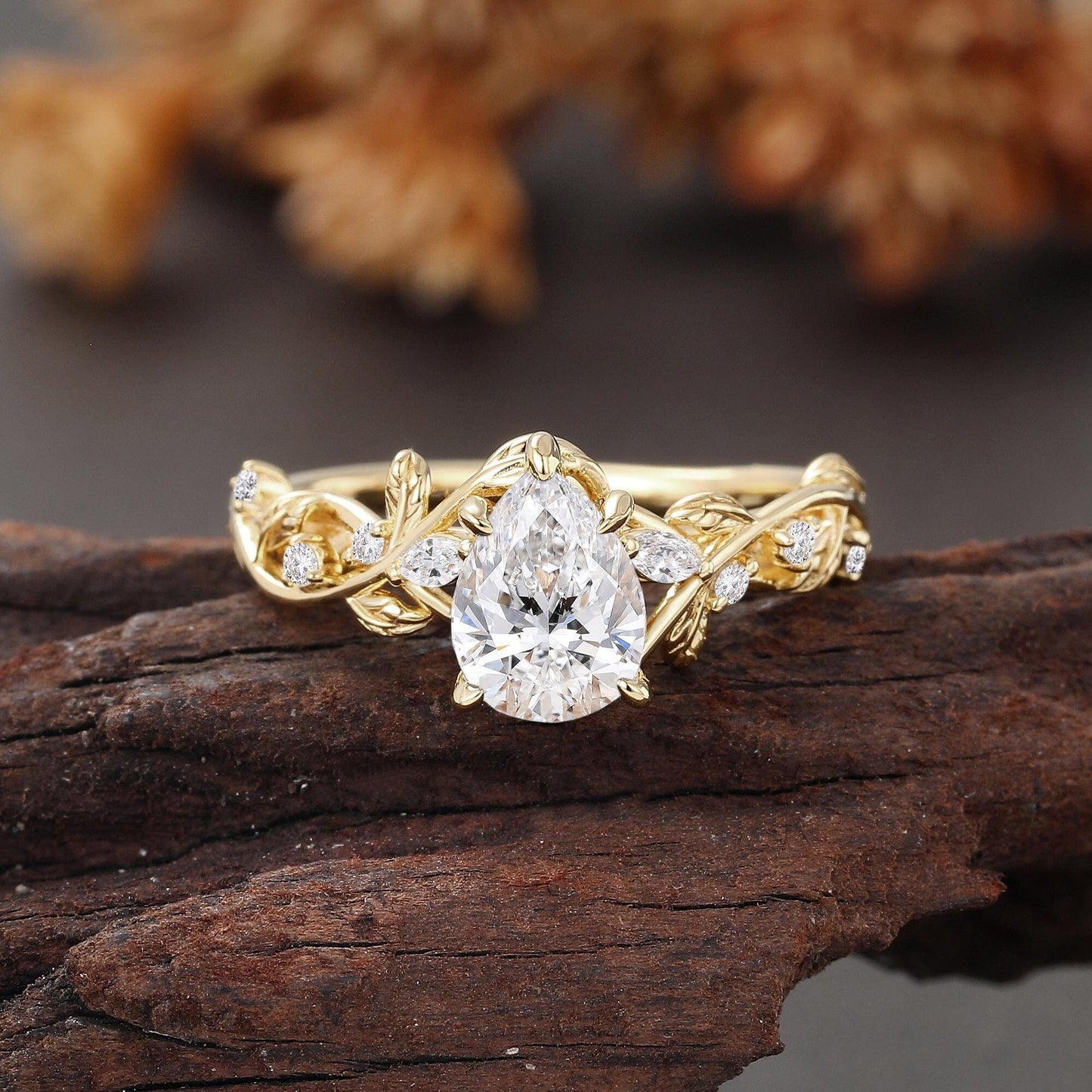 Lirio — Anillo de Compromiso Diamante de Laboratorio Pera 1.5 ct Oro 14K