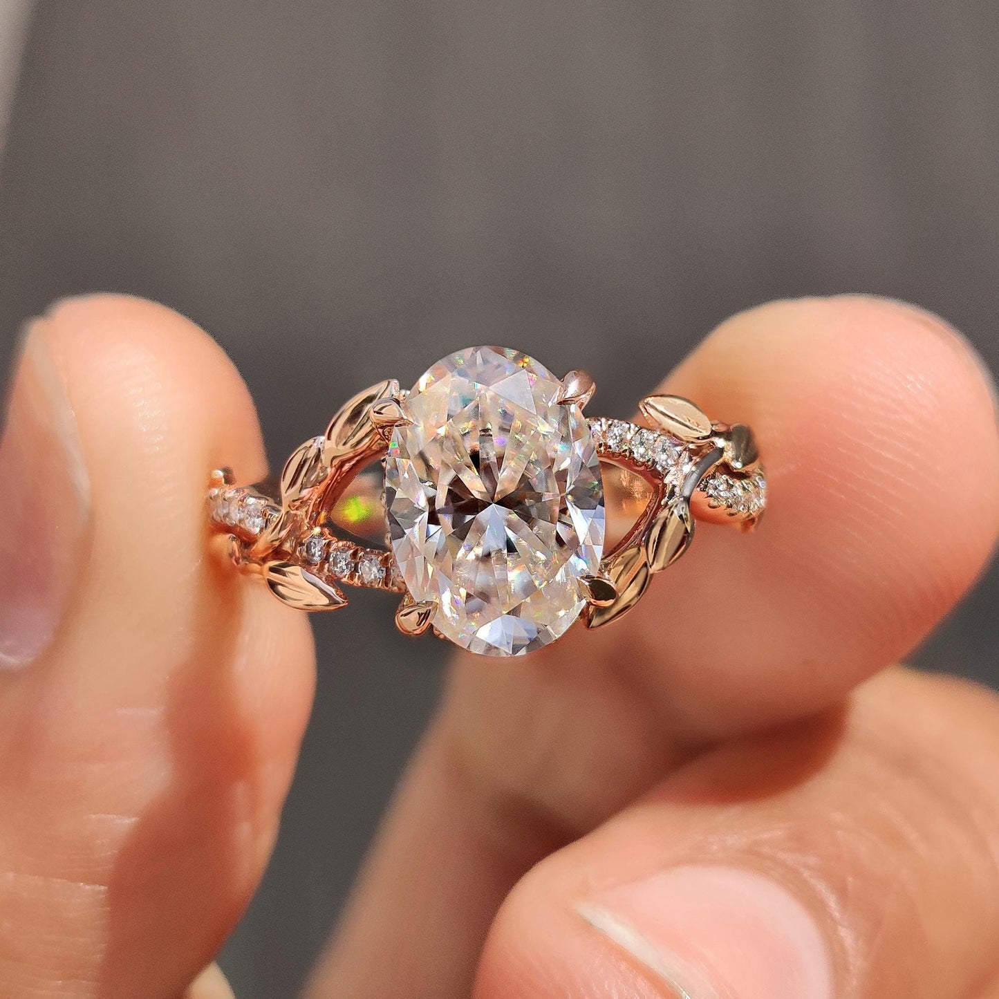 Melisa — Anillo de Compromiso Diamante de Laboratorio Oval Pavé 2.21 ct Oro 14K