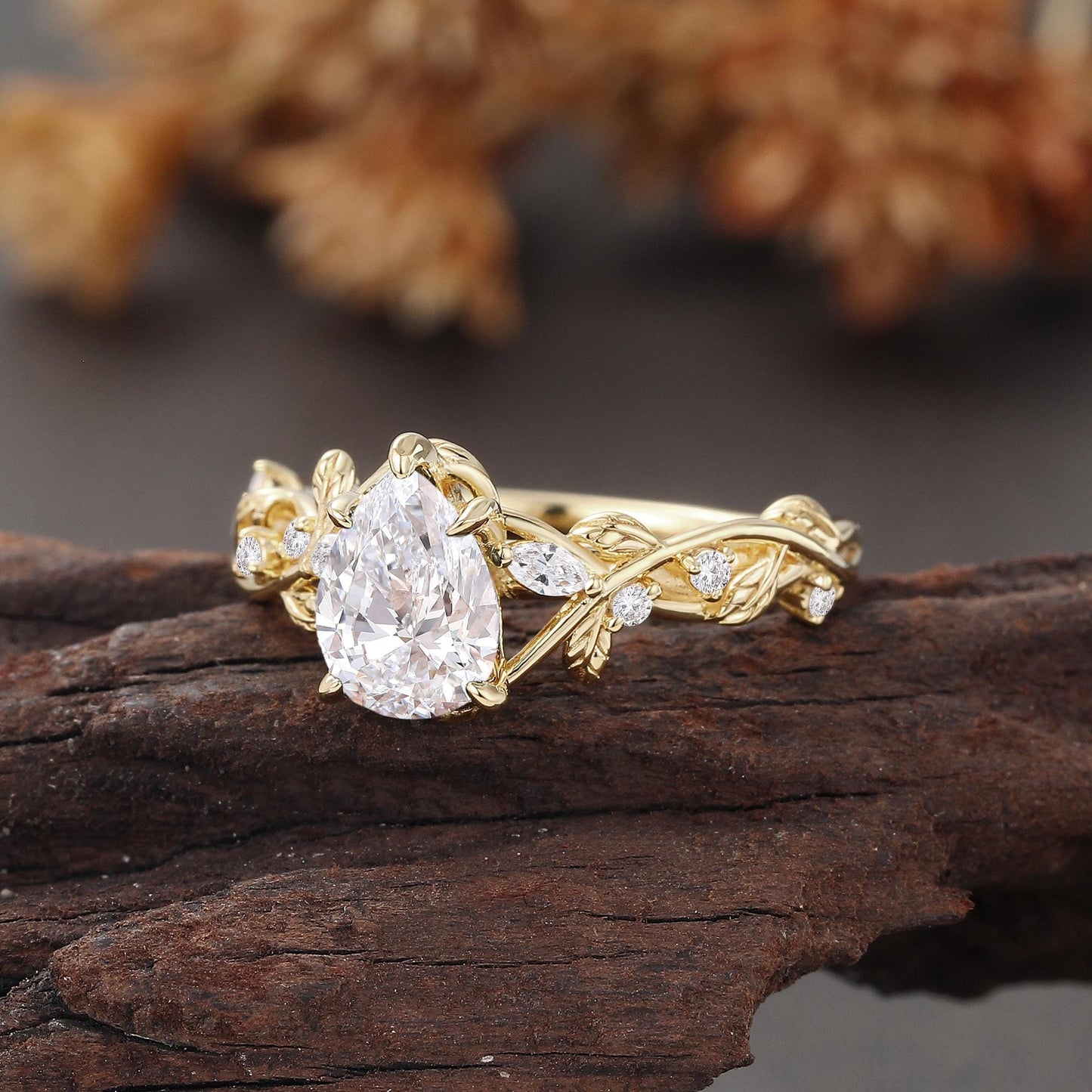 Lirio — Anillo de Compromiso Diamante de Laboratorio Pera 1.5 ct Oro 14K