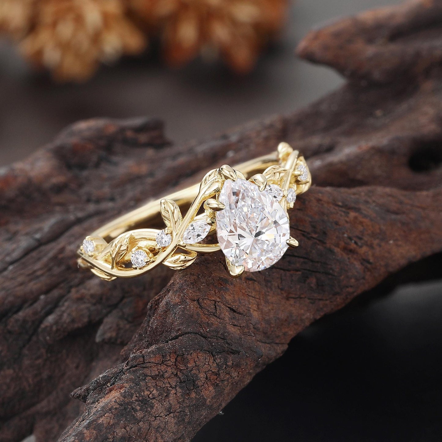 Lirio — Anillo de Compromiso Diamante de Laboratorio Pera 1.5 ct Oro 14K
