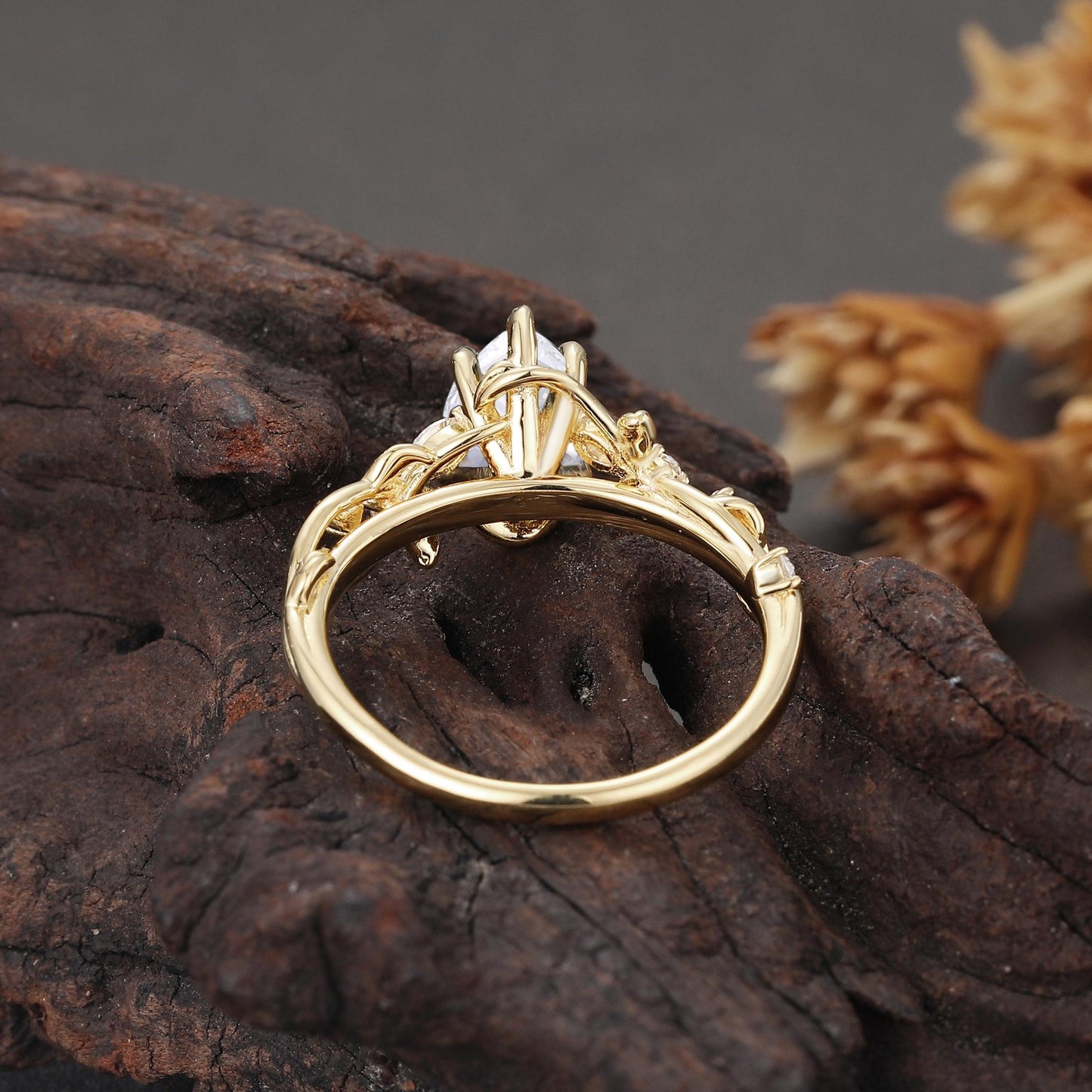 Lirio — Anillo de Compromiso Diamante de Laboratorio Pera 1.5 ct Oro 14K