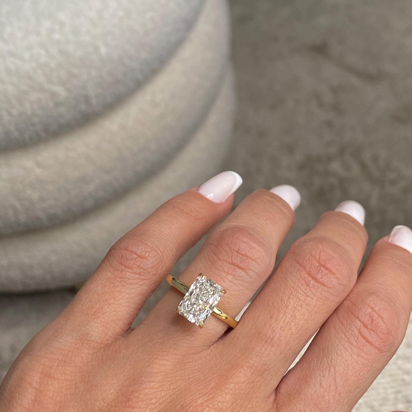 3 ct Anillo de Compromiso Solitario Corte Radiante con Halo Oculto